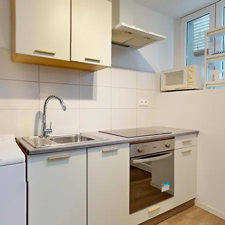 De Georges Avec Parking Apartament *
