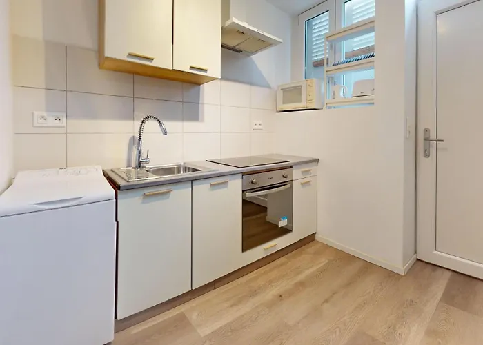 De Georges Avec Parking Apartment